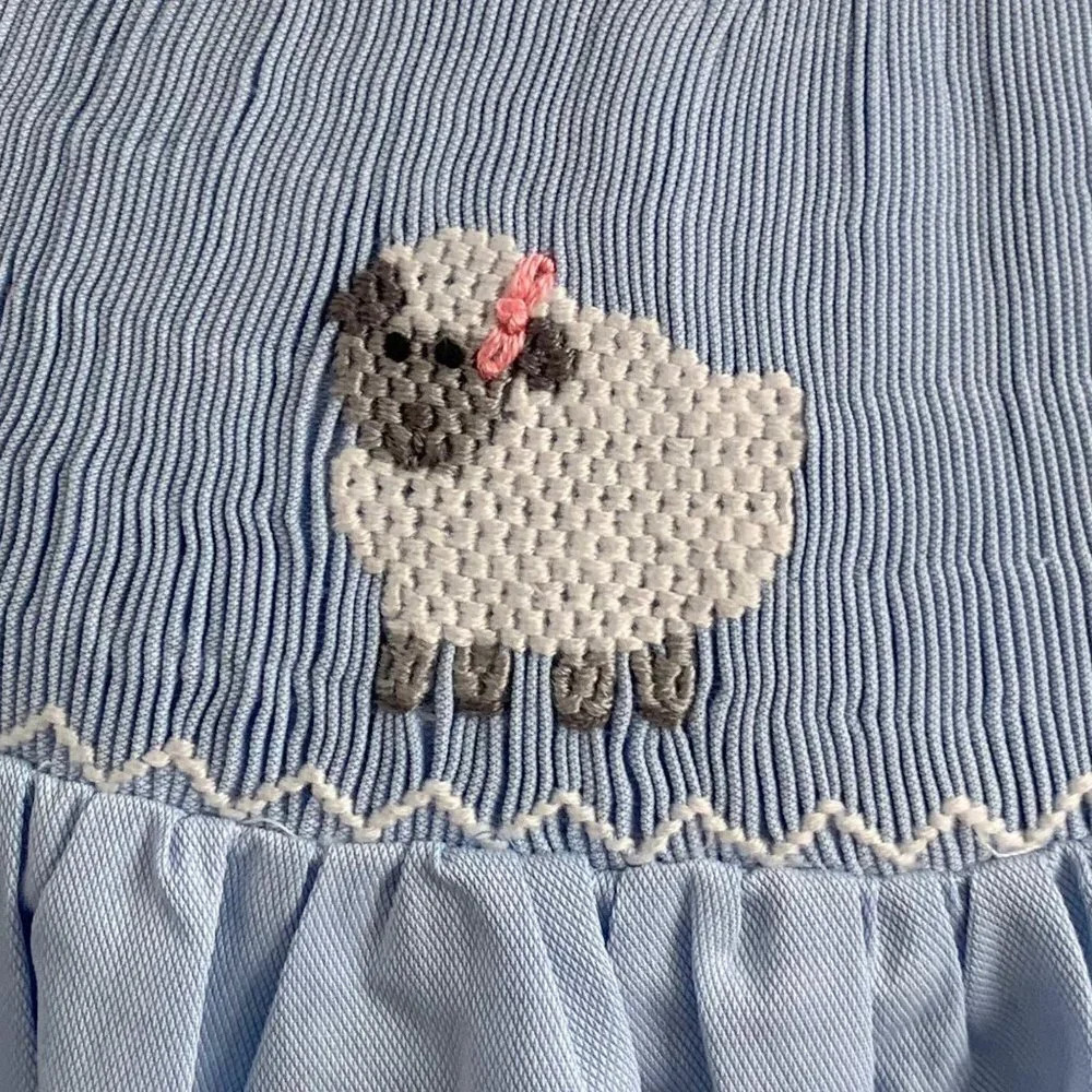 š NWT Pretty Girls Smocked Dress Embroidered Sheep Blue & White Boutique 5-6Y - Picture 6 of 9